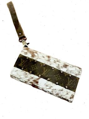 NWT Keep It Gypsy Trifold Silver Distressed Cowhide Wallet Wristlet